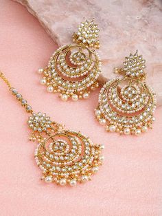 Gold Tone Kundan Pearls Traditional Earring & Maangtikka Set For Women Indian Wedding Jewelry Sets, Indian Jewelry Earrings, Perhiasan India, Indian Bridal Jewelry Sets, Bridal Jewelry Vintage, Kundan Jewelry, Jewelry Set Design, Indian Jewellery Design Earrings, Maang Tikka