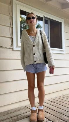 Shorts And Cardigan Outfit, College Outfits Summer, Cute Fall Outfits, Swaggy Outfits, Outfit Inspo Fall, Casual Style Outfits, College Outfits, Fall Winter Outfits, Comfy Outfits