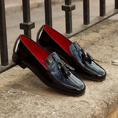 Amuso Wellington slip on - Q by QS Black Loafers Men, Exotic Shoes, Red Slippers, Botas Chelsea, Custom Design Shoes, Custom Made Shoes, Mens Shoes Black, Patent Leather Loafers, Leather Artisan