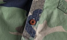 Die Antonios Camouflage Cargo Shirts Men sind aus weicher Baumwolle und hochwertigen Stoffen gefertigt, um ein angenehmes Tragegefühl zu gewährleisten. Sie haben ein Tarnmuster und einen klassischen Kragen.

Vorteile:Komfort & Atmungsaktiv

Stil: Lässig / Elegant



Geschlecht:Männer



Saison:Ganze Saison

Material: Bio-Baumwolle
Muster Typ: Camouflage




Bitte überprüfen Sie die Größentabelle sorgfältig, bevor Sie die Bestellung aufgeben
 FÜR WEITERE INFORMATIONEN KONTAKTIEREN SIE BITTE: anto Festival Mode, Grey Camo, Dressup Party, Cargo Shirts, Green Grey, Outdoor Hiking, Military Fashion, Festival Fashion, Night Club