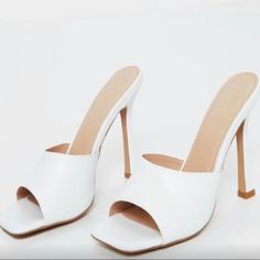 Nwot : White Square Toe Heeled Mules A Must Have For Your Summer Outfits ! Trendy White Mules With Padded Heel, Trendy White Open Heel Mules, White Casual Mules For Party, White Casual Party Mules, White Synthetic Square Toe Mules, Trendy White Mules For Party, Square Toe Heels, White Square, Mule