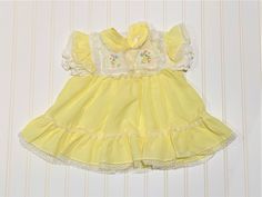 This is a beautiful vintage yellow dress with lace trim white bib collar. Two button closure on the back. This dress would be perfect for Easter, Church, or a picnic in the park. Anytime you want to show off your beautiful baby would be a time to wear this wonderful item. Made By: no name Size: 18 months *email me if you need measurements Cute Vintage Dress With Lace Trim For Summer, Cute Summer Vintage Dress With Lace Trim, Cute Vintage Summer Dress With Lace Trim, Cute Vintage Dress With Lace Trim For Spring, Vintage Summer Dresses For Playtime, Vintage Dresses For Summer Playtime, Summer Vintage Dresses For Playtime, Retro Spring Playtime Dresses, Spring Daywear Dresses With Picot Trim