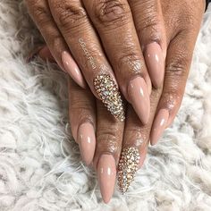 Nude Nails With Rhinestones, Nails Shape, Natural Acrylic Nails, Cute Toe Nails, Shaped Nails, Stylish Nails Designs, Glamour Nails, Pointed Nails