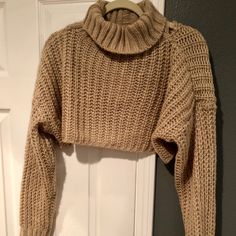 Cropped Turtle Neck Sweater. Super Cute With A High Waisted Mini Skirt Or Jeans And A Cute Bralette!