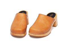 • Vegetable tanned leather • Lime tree • Hight: 62 mm/2.4 inches • Rubber Swedish Clogs Outfit, Fall Clogs, Dutch Clogs, Clogs Outfit, Swedish Clogs, Swedish Hasbeens, Lime Tree, Suede Clogs, Clog Boots