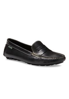 For effortless style, slip into the Patricia driving moc loafer, every outfit's perfect mate. A comfort insole supports and conforms to the curves of your Womens Scrubs, Sweater Collection, Leather Shops, New Shoes, Effortless Style, Shoes Flats, Fashion Branding, Shoe Accessories, Loafers