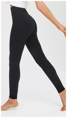 Discover the 20+ best volleyball leggings for comfort, style, and performance. Elevate your game and wardrobe with these must-have picks! Volleyball Poses, Volleyball Practice, Volleyball Players, Best Leggings