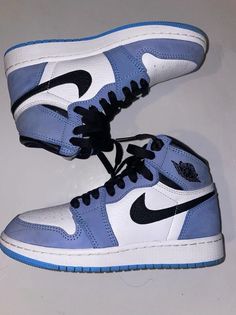 Elevate your sneaker game with these stylish Air Jordan 1 Retro OG High University Blue sneakers. The shoe features a high top design, crafted with a white, university blue, and black colorway, and the iconic Jordan logo on the side. These sneakers are perfect for any athletic occasion and will surely turn heads with their sleek design. The size 3.5 sneakers are made for men and are part of the Air Jordan product line. They were released in 2021 and are a must-have for any sneaker enthusiast. Don't miss out on the opportunity to add these University Blue sneakers to your collection. Nikes For Men, Nikes For Women, Air Jordans Men, Royal Blue Quinceanera Theme, White And Blue Shoes, High Top Nikes, Air Jordan 1 Blue, Shoes Nike Jordan, Cute Jordans