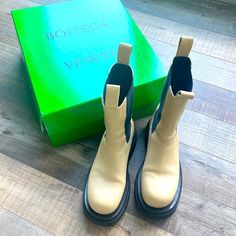 Comes In Original Packaging. Box + 1 Ultra Large Dust Bag Retail Is $1100. Bottega Venetta, The Lug Boot; Storm Cuir; Cane Sugar. The Color Is A Vanilla + Black. The Size Is 9.5 Has Some Scuffing Lug Boots, Bottega Veneta Shoes, Cane Sugar, Packaging Box, Black Cream, Bottega Veneta, Dust Bag, Vanilla, Packaging