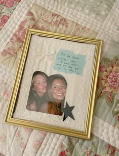 Thoughtful Presents For Best Friend, 19 Birthday Ideas Gift, Friends Xmas Gift Ideas, Homemade Nana Gifts, Bday Gift For Bestie, Gifts For Bestie Christmas, Diy Best Friend Picture Frame, Presents For Friends Ideas