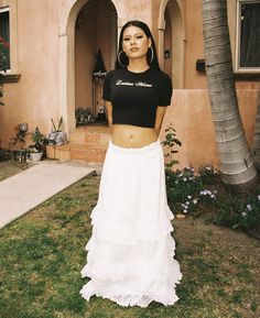 Latino 90s Fashion, Retro Latina Aesthetic, Mexican Culture Photoshoot, Mexico Fashion Street, 2000s Mexican Aesthetic, Mexican Street Outfits, Mexican Alternative Fashion, 70s Latina Fashion, Latin American Fashion