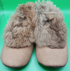 Warm And Soft Sleepers , Handmade - Alpaca Fur Size 6 Us. This Is A Pair Of Handmade Alpaca Fur Sleepers. Soft And Wa For Room Activities Material: Natural Alpaca Fur. Outsole Is Madeof Soft Leather. All Upper Outside And Insole Is Made In Alpaca Fur. Color : Brown Size Women: 6 Us Long 9.5" X 4" Please Before You Buy It Measure Your Feet, If You Need Bigger Or Smaller You Can Ash To Us, We Have Many Sizes. Room Activities, Alpaca, Soft Leather, Handmade Natural, Ash, Slippers, Size 6, Women Shoes, Leather