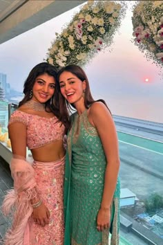 When it comes to modern bridesmaids' style, one Bollywood starlet who truly rules the trend chart is Ananya Pandey. So much so that you’ll want to steal those edgy Indian outfits from her wardrobe. She slays in both Indian and Western outfits, but her ethnic fits are a beautiful amalgamation of style and comfort, with a dash of uniqueness. Ananya Pandey Outfits, Andrea Brooks, Ananya Pandey, Modern Bridesmaid, Ananya Panday, Indian Wedding Outfit, Indian Wedding Hairstyles, Indian Wedding Reception, Indian Wedding Photos