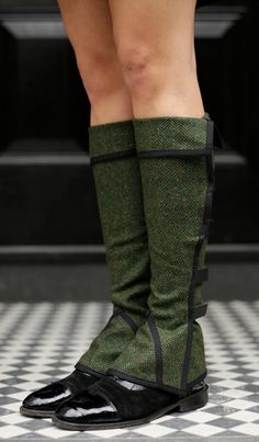 Wonderful gaiters hand crafted by Dadarella, style Forest.  100% wool, green herringbone pattern   Really cool to be worn on top of tight trousers with flat shoes; as well as to pimp up your skirts and heels combi. Fitted Green Winter Boots, Green Fitted Winter Boots, Fitted Bottoms With Herringbone Pattern For Winter, Fitted Herringbone Bottoms For Winter, Fitted Herringbone Pattern Bottoms For Winter, Casual Green Leg Warmers For Fall, Fitted Wool Boots For Fall, Fitted Green Leg Warmers For Fall, Leg Warmers Leggings