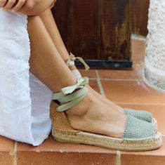 ALGARVE® Espadrilles Sandals / Handmade crochet linen espadrilles / Women spring summer shoes / Double Jute sole / Boho Style / Spanish espadrilles Natural linen espadrille woven on double jute soles and tied with cotton ribbons. Sustainable footwear ideal for summer and combinable with any spring-summer look. Available in all sizes.  Composition: 30% slub linen - 70% viscose Linen mixed with viscose is an ideal material for weaving garments, since, by incorporating viscose fibers into linen, we Spanish Sandals, Espadrilles Women, Spring Summer Shoes, Spanish Espadrilles, Espadrilles Sandals, Womens Espadrilles Wedges, Christmas Party Outfit, Women's Espadrilles, Espadrille Sandals