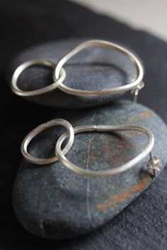 Handmade silver interlocked oval loops earrings E0167 | Etsy Loops Earrings, Silver Wire Jewelry, Silver Wire Earrings, Organic Earrings, Handmade Silver Jewellery, Diy Jewlery, Handmade Sterling Silver Rings, Jewelry Workshop, Silver Earrings Handmade