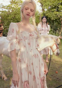 A rose floral print corset French dress is the summer's best choice! Wear it, you will be a highlight at the party. Click to learn more about LaceMade dresses. Rosé Smile, Flowers Transparent, French Dress, Wool Clothing, Styl Retro, Elegantes Outfit, Mein Style, Corset Dress, Rococo