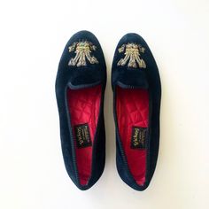 Tricker’s Of London Black Velvet Slippers, House Shoes, Smoking Shoes. Prince Of Wales 3 Plume Feather Embroidery. Leather Upper And Sole. Handmade In England. Trickers Shoes, Feather Embroidery, Velvet Slippers, House Shoes, Prince Of Wales, Black Velvet, Flat Shoes Women, Wales, Loafer Flats