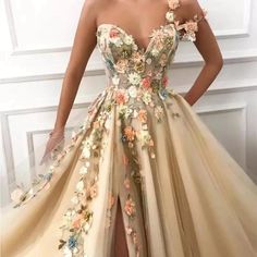 Brand New Gorgeous Dress With Floral Details. Fairy Inspired Gown, Big Fancy Dresses Gowns, Sunflower Corset Dress, Bohemian Fancy Dresses, Floral Boho Bridesmaid Dresses, Corset Princess Prom Dress, Champagne Floral Wedding Dress, Homemade Prom Dresses, Ballgown Prom Dress Corset