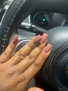 Short Fall Color Nails, Cute Solid Color Nails Fall, Short Square Acrylic Nails Matte, Nails Solid Color Fall, Basic Fall Nails Short, Square Fall Nails Short, Short Fall Nails On Brown Skin, Matte Square Nails Short, Short Nails For Dark Skin