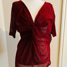 62% Polyester 33% Viscosa 5% Spandex Beautiful Blouse In Burgundy Color White Bell Sleeve Top, Heart Blouse, Burgundy Blouse, Ruffled Tunic, Cold Shoulder Blouse, Karen Kane, Black Lace Tops, Chiffon Long Sleeve, Womens Tie