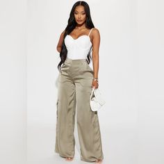 Olive Satin Cargo Pants Satin Pants Outfit, Cargo Outfit, Outfit Elegantes, Girl Walk, Oufits Casual, Olive Green Pants, Cargo Pants Outfit, Leather Pant, Fashion Nova Pants