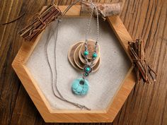 This magnificent necklace is adjustable and customizable (contact me for this) is made of waxed linhasita thread, and magnificent natural turquoise pearls, some stainless steel pearls. Spiritual Turquoise Jewelry With Adjustable Cord, Bohemian Turquoise Necklace With Adjustable Cord, Artisan Turquoise Necklace With Adjustable Cord, Turquoise Necklace With Adjustable Cord, Handmade Adjustable Turquoise Necklaces, Adjustable Turquoise Necklace With Cord, Turquoise Bohemian Necklace With Adjustable Length, Turquoise Macrame Necklace For Festival, Bohemian Turquoise Necklace With Adjustable Length