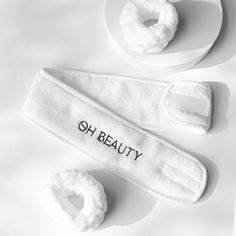 Uplevel your skincare routine with our Oh Beauty Headband and Wristband Set. These soft, fluffy accessories make your morning and evening skincare rituals effortless and stylish! Keep your hair perfectly in place and catch annoying wrist drips while using your favorite skincare products. Headbands Skincare, Fluffy Accessories, Skincare Routine And Products, Beauty Headband, Headband Skincare, Skincare Headband, Makeup Event, Outfits Latina, Evening Skincare