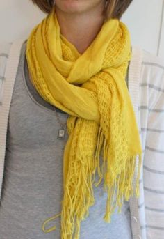 How to tie a scarf- easy and cute Tie Scarves, Ways To Tie Scarves, Scarf Ideas, Wear A Scarf, Scarf Tutorial, Yellow Scarf, How To Wear A Scarf