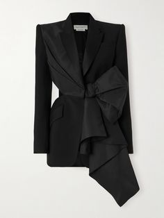 Alexander McQueen's blazer is a true feat of engineering. It's tailored from grain de poudre wool that's slashed and cutout at the back. The exaggerated taffeta  and silk-blend satin bow is gathered at the waist and brings plenty of drama. Wear it with the label's tailored pants. Blazer Dress Design, Unique Suits For Women, Alexander Mcqueen Tailoring, Militaristic Fashion, Types Of Lapels, Fancy Black Outfit, Alexander Mcqueen Aesthetic, Tailored Blazer Women, Off Shoulder Blazer