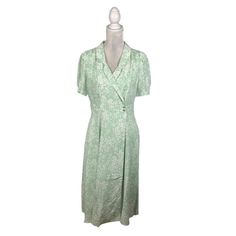 Simple Retro Wrap Shirtdress. Pistachio Green W/ Delicate White Floral Pattern Two Interior Tie & 2 Exterior Button Closures Short Sleeves V French Small Lapels Lined No Stretch Romantic Cottagecore 30s 40s Housedress Classic Please Check Provided Measurements. Approx Measurements Taken W/ Garment Lying Flat: - Armpit To Armpit: 18.5" - Length: 46" - Sleeve Length: 10.5" - Waist: 15.5" Please Examine Photos & Ask All Questions Prior To Purchase. Size: Womens L Condition: New With Tags --Unworn; Light Green Fitted Dress With Short Sleeves, Green Knee-length Vintage Dress, Vintage Green Collared Dress, Green Short Sleeve Vintage Dress For Spring, Vintage Light Green Dress For Spring, Romantic Cottagecore, Norma Kamali Dress, Boho Floral Maxi Dress, Jumper Style