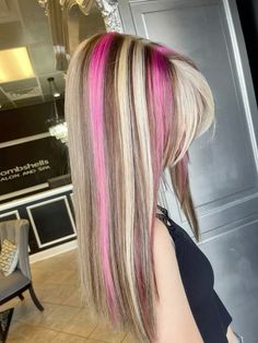 hair inspo, pink highlights, blonde highlights, punk hair, bangs, emo, y2k Pink Brown And Blonde Hair, Pink And Green Highlights, Brown To Pink Balayage, Pink Balayage Hair, Blonde And Pink, Pink Balayage, Blonde Hair With Pink Highlights