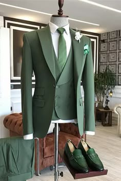 Classic Green Casual Man Suits For Party Three Piece With Peaked Lapel Party Man Suits, مرسيدس بنز, Casual Man, Dress Suits For Men, Green Suit, Prom Suits, Fashion Suits For Men, Men’s Suits, Three Piece Suit