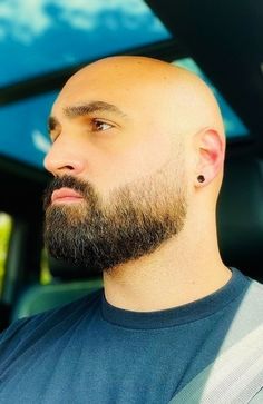 Beard Trimming Styles, Barba Hipster, Bald Head With Beard, Shaved Head With Beard, Beautiful Healthy Hair, Beard And Mustache Styles, Bald Men With Beards, Stubble Beard, Bald Men Style