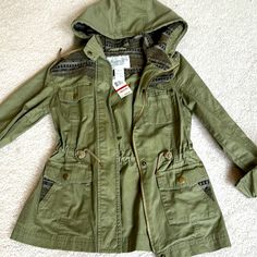 Cute Women Light Parka Jacket Sz Xs Brand New Casual Fitted Utility Jacket For Winter, Trendy Cold Weather Utility Jacket With Pockets, Trendy Cotton Parka For Fall, Khaki Utility Jacket For Spring Cold Weather, Trendy Utility Jacket For Cold Weather With Pockets, Casual Parka For Cold Weather, Trendy Utility Jacket With Pockets For Cold Weather, Trendy Spring Utility Jacket For Outdoor, Casual Khaki Utility Jacket For Cold Weather