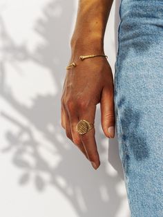 Branding Photoshoot Jewelry, Luxury Jewelry Photoshoot, Bracelet Shoot Ideas, Greek Jewelry Aesthetic, Bracelets Photoshoot, Golden Rings Aesthetic, Golden Rings Design For Women, Bracelet Shoot