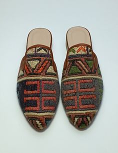 Welcome to AliDesignStore This Kilim Mules one -of-A-kind! Upper Made of a Hand-Selected Sumak Kilim Rug . Sumak Kilims Are Hand Crafted From a Mixture of Silk and Wool.and Have Stronger weave. - Handcrafted - Materials : Handwoven Sumak Kilim                        Leather Sole                        Leather Trimmed                       Leather Lining                       Stacked Leather Sole                       Rubber Under The Stacked Heel  Care:   Soft Clothing Brush İs Recommended To Clean The Slipper. İf Something Spill on it.You Can Clean İt a Cloth With shampoo. - Ships from a small business in Turkey Heel Care, Soft Clothing, Clogs And Mules, Soft Clothes, Clogs Shoes, Stacked Heel, Kilim Rug, Boho Style, Leather Trims