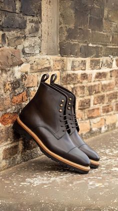 Sedgwick St. Men's Jump Boots No.5701 Robert August Jump Boots, Cap Toe Boots, Footwear Collection, Goodyear Welt, Stylish Shoes, Individual Style, Luxury Shoes, Natural Leather, The Streets