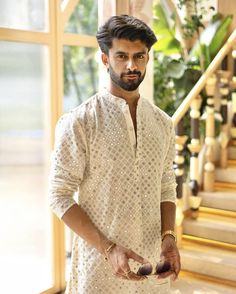 White Kurta Men, Sherwani Groom Wedding, Shaadi Dresses, Traditional Indian Mens Clothing, Wedding Matching Outfits, White Sherwani, Engagement Party Outfit, Mens Party Wear, Indian Wedding Clothes For Men