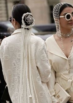 Pearl Detail Wedding Dress, White Dresses, Fashion Books, Looks Style, Look Chic, Simple Dresses, Hair Jewelry, Diy Fashion, Look Fashion