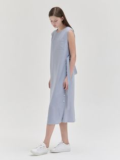 This is a trendy and feminine dress by NILBY P that is made out of high quality and sturdy material. With distinctive mood of the design and comfortable wear, you can style it for your casual daily outfit.- Button detail on the side seam- Chest patch pocket- Feminine and trendy mood Casual Button Back Midi Dress, Casual Midi Length Dress With Button Back, Casual Midi Dress With Side Slits For Daywear, Casual Cotton Midi Dress With Side Slits, Casual Maxi Dress With Button Cuffs, Spring Workwear Midi Dress With Button Back, Chic Cotton Midi Dress With Side Slits, Spring Button Back Midi Dress For Work, Spring Midi Dress With Button Back For Work