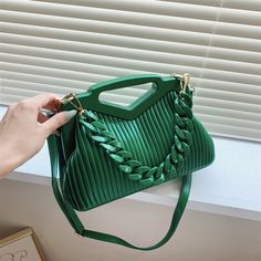 Women Backpack Travel, Bags For Teens, Handbags Casual, Hobo Bags, Chic Handbags, Designer Shoulder Bags, Types Of Bag, Girl Backpacks, Gucci Bags