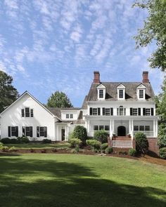 A classic style american home on a sunny day White Colonial House Exterior, Colonial House Exterior, White Colonial, Colonial House Exteriors, Southern House, Colonial Exterior, Dream Life House, White Picket Fence, Cute House