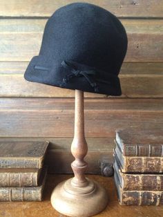 "Vintage Black Felted Wool Cloche Hat // Downton Abbey By Henry Pollak ~ New York Lovely vintage black felted 100% wool cloche hat, with a laced black tie & bow accent. Super soft and comfy too, very nice. Handstitched, with beautiful quality & detail. The brim is wired which is also a good quality touch to help it keep & shape & form. Grosgrain ribbon interior headband. Measures; 7\" height, brim is 2\" at wide interior headband circumference is 21\" , 7\" front to back, 6.5\" s Straw Cloche Hat, Flapper Cloche, Wool Cloche Hat, Straw Boater Hat, Flapper Art, Downton Abbey Fashion, 1920s Flapper, Floral Plates, Pale Colors