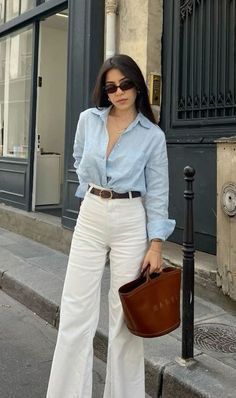 College Presentation Outfit, Smart Casual Women Jeans, Museum Visit Outfit, Smart Casual Women Dress, Cool School Outfits, Blue And White Outfit, Hourglass Outfits, Cool School, Simple Outfits For School