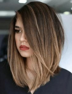 Corte de pelo asimétrico. Cabello castaño claro con balayage rubio. Los mejores cortes de pelo para cabello fino. peinados medianos. Haircut For Women, Asymmetrical Haircut, Lob Hairstyle, Lob Haircut, Medium Length Hair, Medium Length Hair Cuts