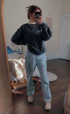 White Turtleneck Under Crewneck, Jeans And A Crewneck Outfit, Light Gray Crewneck Outfit, Gray Crew Neck Outfit, White Turtleneck Under Sweater, Turtle Neck Under Crewneck, Crew Neck Sweatshirt With Turtleneck, Light Wash Jean Outfits Winter, Outfits With Cargo Jeans Blue