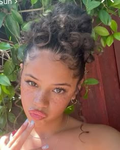 roxanne ruiz Curly Hair Inspo, Cute Curly Hairstyles, Curly Hair Styles Easy, Wavy Hairstyles, Hairdos For Curly Hair, Curly Hair Inspiration, School Hairstyles, Hairstyle Inspo, Hair Styles Easy