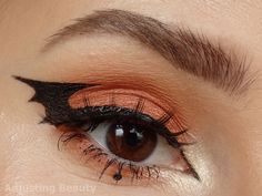 Diy Bat Makeup, Bat Liner Makeup, Bat Eyeliner Makeup, Halloween Inspired Eye Makeup, Halloween Liner Ideas, Halloween Makeup Bat Eyes, Fall Halloween Makeup, Casual Halloween Makeup For Work, Halloween Bat Makeup Ideas