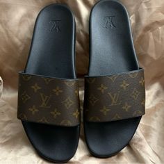 Excellent Condition For These Lv Slides. Iconic Brown Monogram. Size Is Lv 12(See Measurements For Exact Fit. Coa Will Ship With Purchase Lv Sandals, Lv Slides, Louis Vuitton Slides, Louis Vuitton Shoes, Pool Slides, Flip Flop Sandals, Slides, Shoes Sandals, Men's Shoes